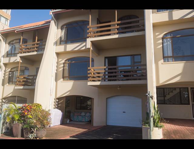 3 BEDROOM TOWNHOUSE FOR SALE IN SCOTTBURGH CENTRAL